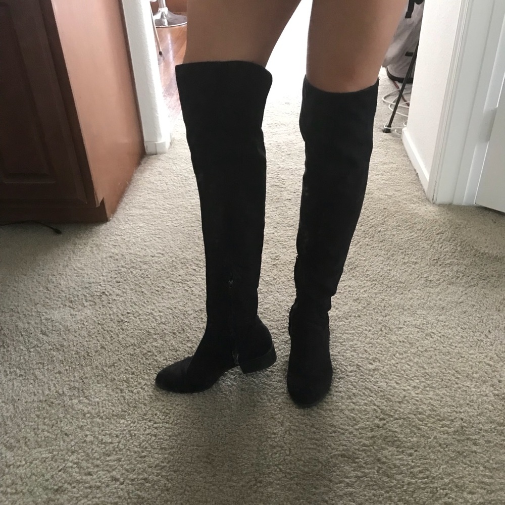 Black knew high boots